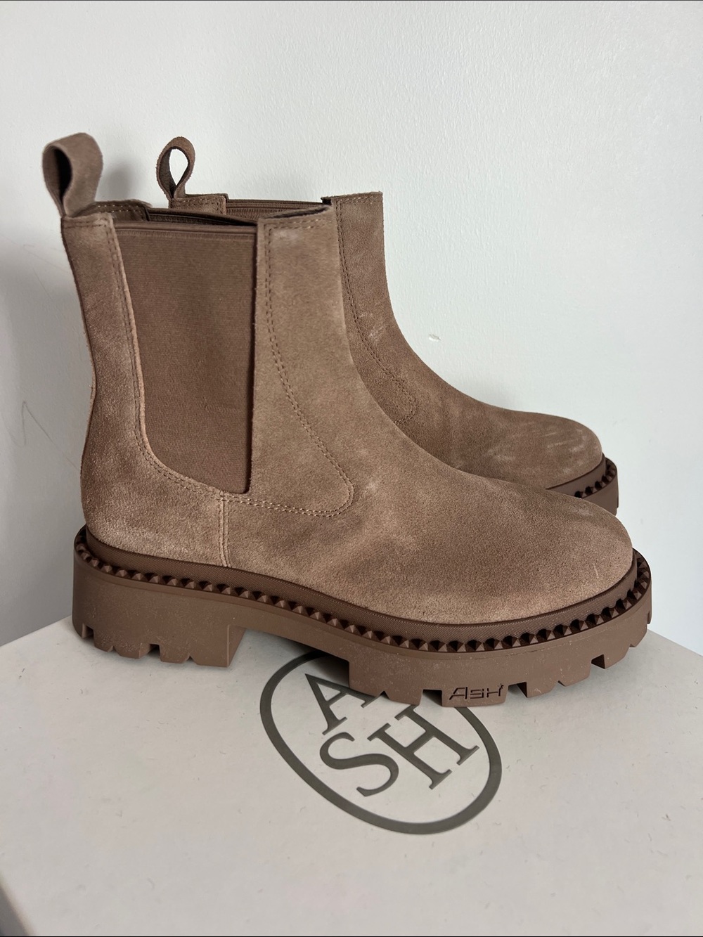 ASH genesis sequoia taupe light brown lug sole ankle boots booties 38 suede